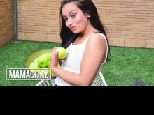 CARNE DEL MERCADO - LA HERMOSA LATINA MILENA ALVAREZ RECIBE ESE COÑO ADOLESCENTE GOLPE DURO EN LA CÁMARA