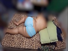 Mi suegra estaba tocando mientras la desnudaba lentamente, al final tuvimos sexo - grabado con cámara oculta, al final hay lenguaje vulgar