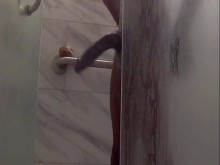BBC Padrastro atrapado en la ducha cuando la privacidad se convierte en un punto de inflexión inesperado "¡¡La curiosidad de una hijastra hace que le follen duro el culito sexy y la acuesten!! ¡¡La próxima vez llamará a la puerta!!