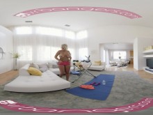 PORNO VR-BRIDGETTE B MAMÁ SEXY TENIENDO SEXO CON EL NIÑO DE LA PISCINA