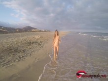 masturbacion muy caliente en publico en la playa / Miriam Prado