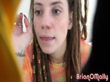 La tetona Hippie Indica Flower instala una cámara oculta para follar a Brian